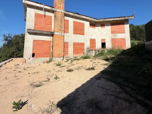Chalet en venta en Pereiro de Aguiar O. Exclusivo proyecto de vivienda de 380 m² con parcela y vistas a 5 km de Ourense. Chalets Pereiro de Aguiar.