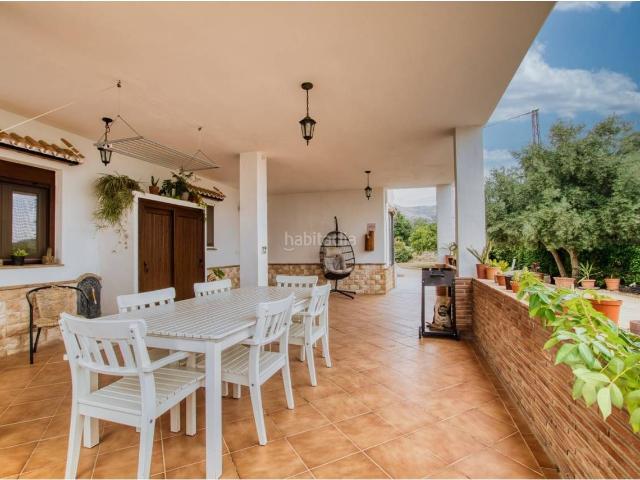 Chalet en venta en Periana. Finca con piscina. Chalets.
