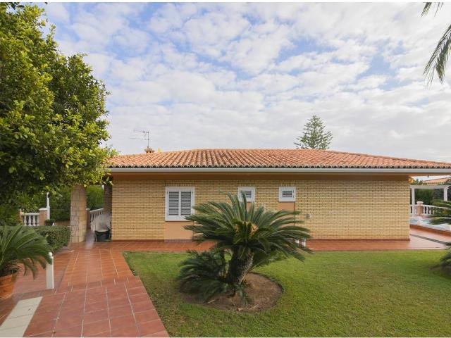 Chalet en venta en Picassent