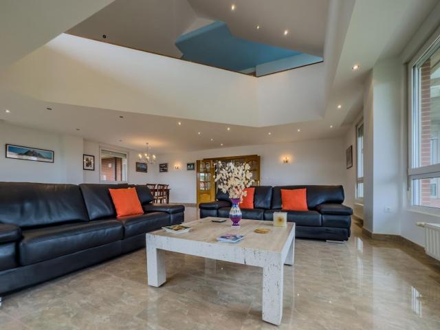 Chalet en venta en Piélagos, Liencres. Diseño y elegancia frente al mar. Chalets.