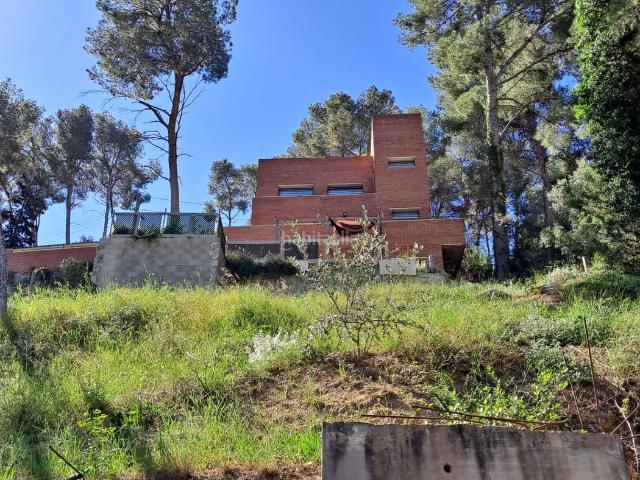 Chalet en venta en Piera. CASA DE 186 M2 Y 700 M2 DE TERRENO. necesita reformas. Chalets.