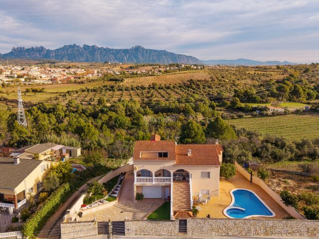 Chalet en venta en Piera. Chalets.