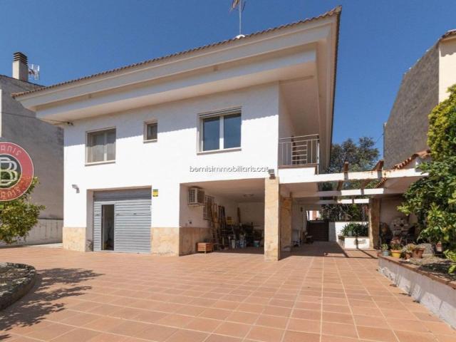 Chalet en venta en Piera. Chalets.