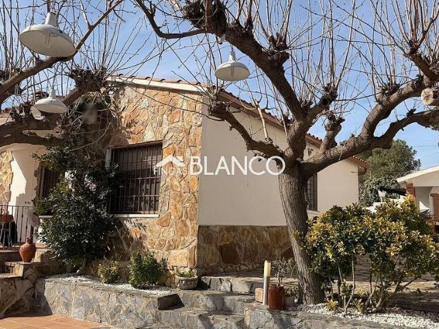 Chalet en venta en Piera, de 74 m² 3 habitaciones por 290.000