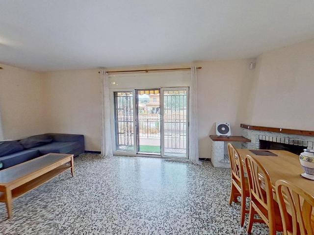 Chalet en venta en Piera. Oportunidad! Casa situada en amplia parcela con terreno y piscina. Chalets.