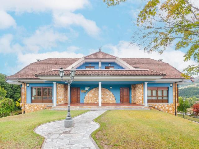 Chalet en venta en Piloña. Espetacular Vivienda Vacacional en Piloña Espacio y Comodidad. Chalets.