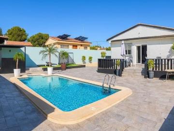 Chalet en venta en Pinar de Campoverde, Alicante Costa Blanca