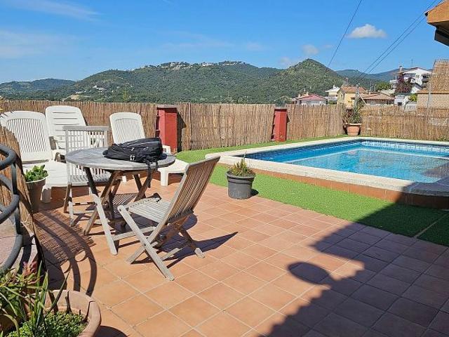 Chalet en venta en calle Nonell, Pineda de Mar, de 450 m² 10 habitaciones por 699.000