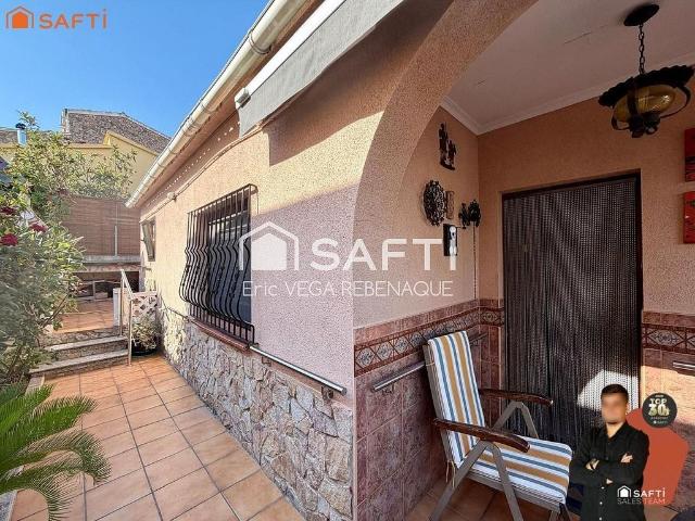 Chalet en venta en calle Maresme, Pineda de Mar, de 120 m² 5 habitaciones por 380.000