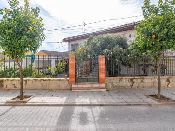 Chalet en venta en Pinos Genil, Granada