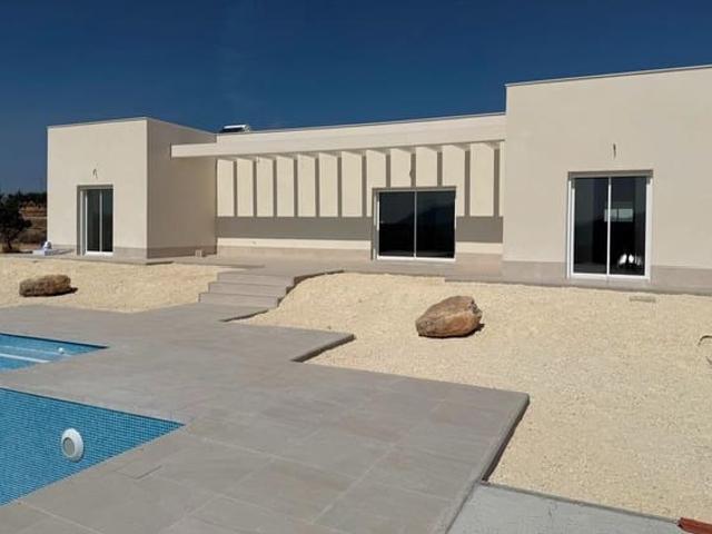 Chalet en venta en Pinoso, Alicante