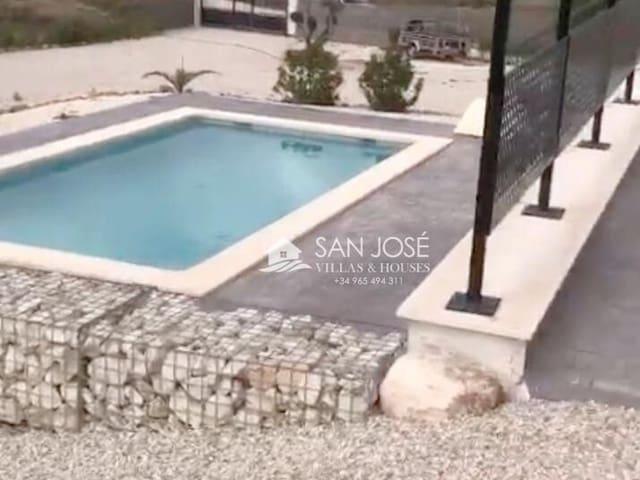 Chalet en venta en Pinoso, Alicante