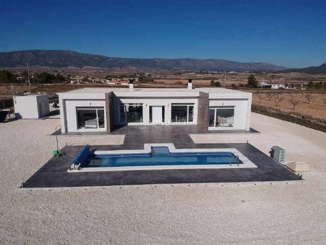 Chalet en venta en Pinoso. VILLA MODERNA EN UNA SOLA PLANTA DE 3 DORMITORIOS DE NUEVA CONSTRUCCIÓN EN PINOSO. Chalets.