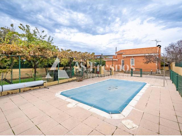Chalet en venta en Pioz