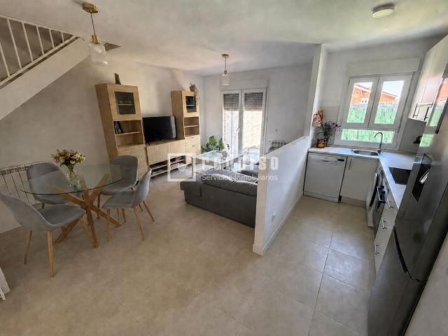 Chalet en venta en Pioz. CHALETPAREADOPIOZ. Chalets.