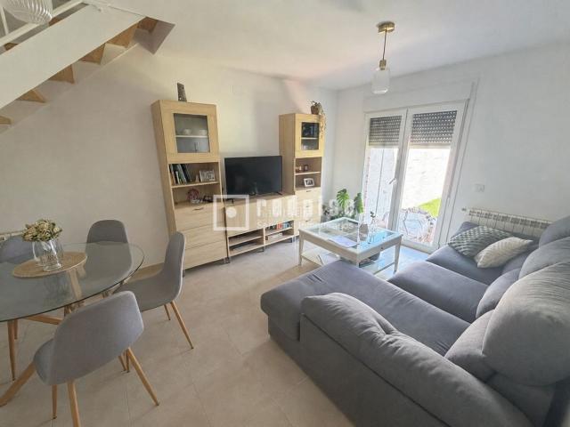 Chalet en venta en Pioz. CHALETPAREADOPIOZ. Chalets.