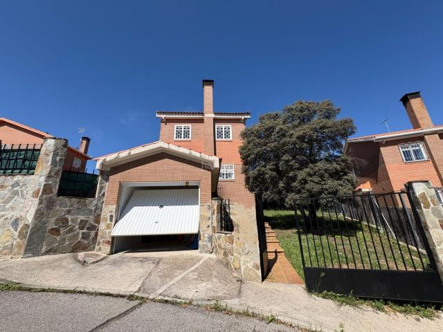 Chalet en venta en Pioz. CHALET INDEPENDIENTE PARA ESTRENAR EN PIOZ !. Chalets.