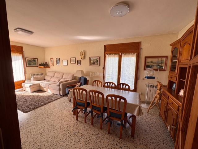Chalet en venta en Planoles Pirineos. CASA INDEPENDIENTE CON PARCELA DE 1.333 m², AMPLIO JARDÍN Y VISTAS A LA MONTAÑA EN PLANOLES. Chalets.