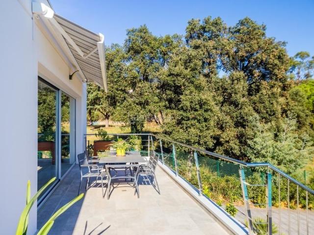 Chalet en venta en Platja d´Aro, Urbanitzacions Costa Brava. Casa moderna con vistas al mar en Platja dAro. Chalets Platja.