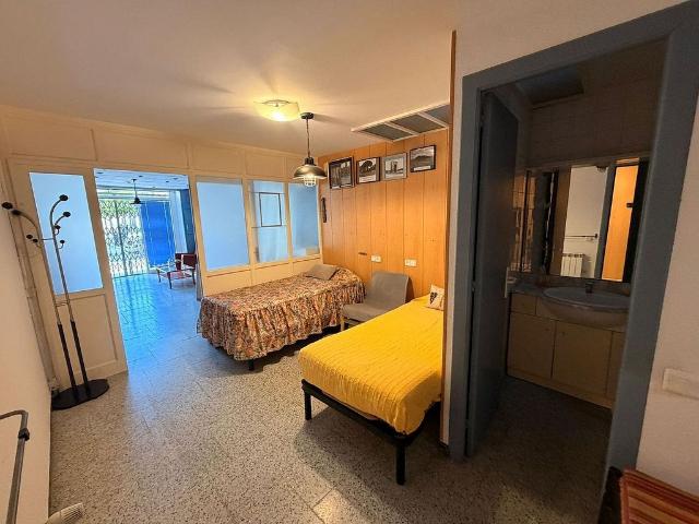Chalet en venta en plaza De Catalunya, Pineda de Mar, de 264 m² 8 habitaciones por 450.000