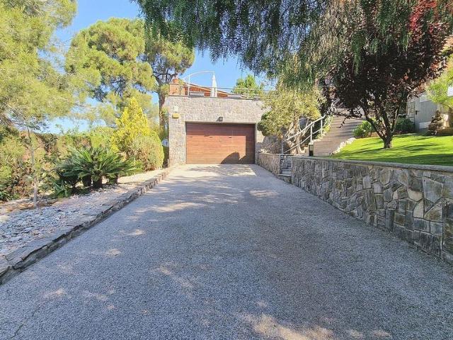 Chalet en venta en plaza De la Ruda, Terrassa, de 220 m² 5 habitaciones por 695.000