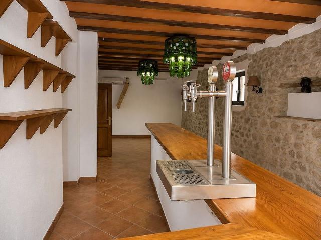 Chalet en venta en plaza De Ponent, Riudoms, de 260 m² 5 habitaciones por 190.000