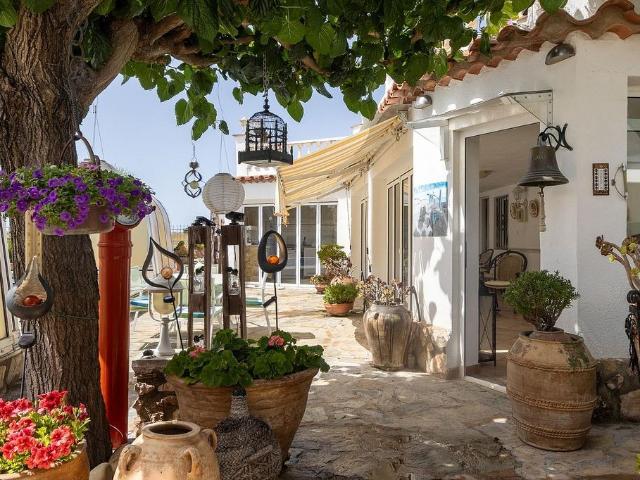 Chalet en venta en calle De S Josep, Mont Roig del Camp, de 153 m² 3 habitaciones por 490.000