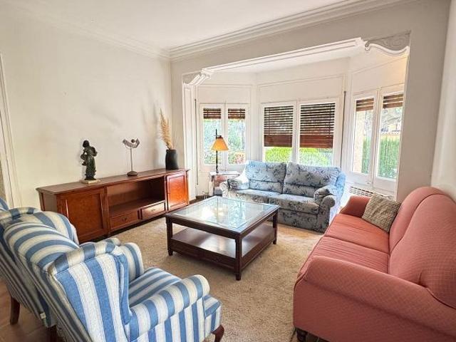 Chalet en venta en plaza Montserrat, Argentona, de 259 m² 5 habitaciones por 710.000
