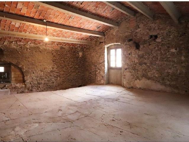 Chalet en venta en plaza Major, Boadella d´Empordà, de 300 m² 4 habitaciones por 290.000