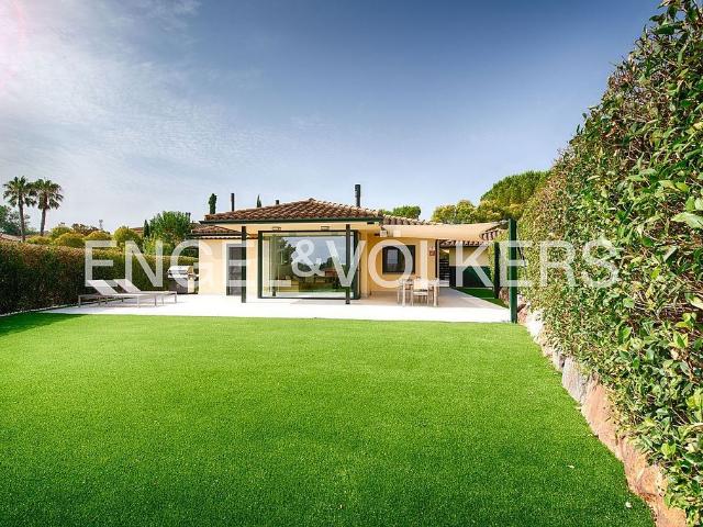Chalet en venta en plaza Tillers, Navata, de 110 m² 2 habitaciones por 740.000