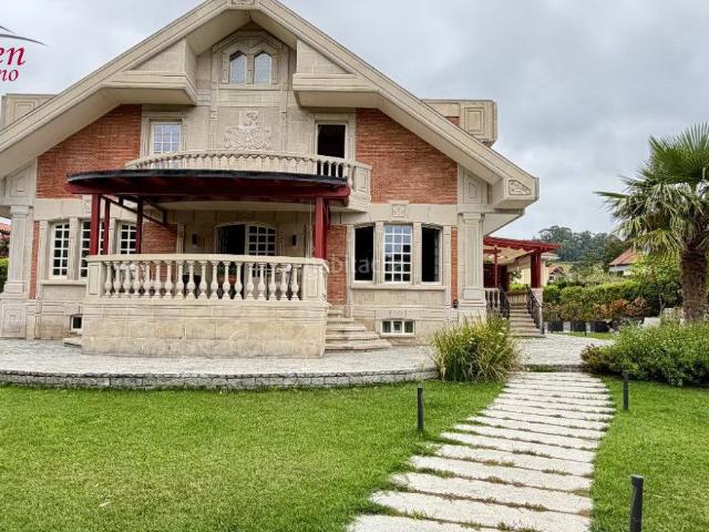 Chalet en venta en Plentzia. EN PLENTZIA MAGNIFICO CHALET CON PISCINA, JARDIN Y EMBARCADERO PRIVADO. Chalets.