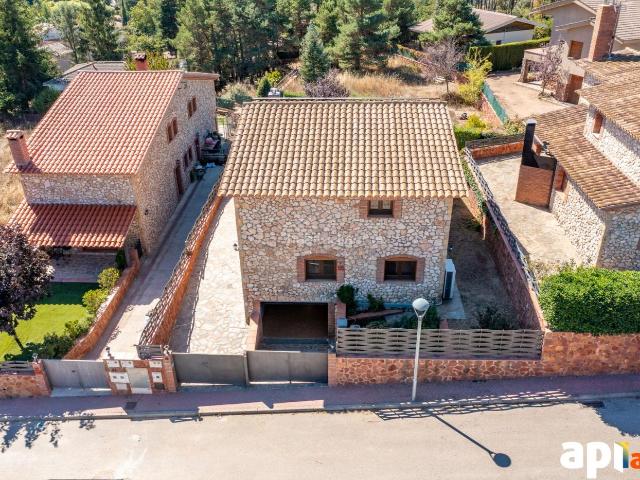 Chalet en venta en Prades. Chalet de estilo Rústico de Lujo en PRADES. Chalets.