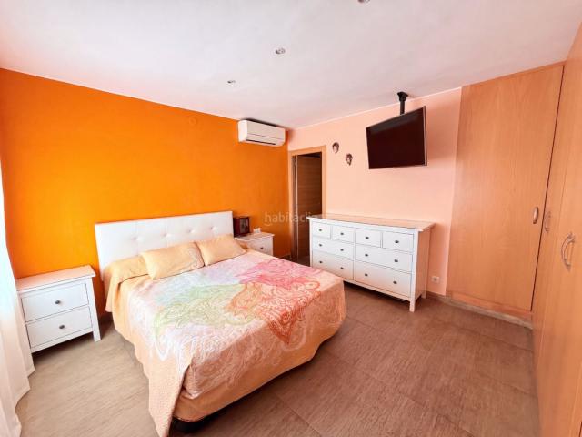 Chalet en venta en Premià de Mar, Centre Nucli Antic. Casa a 4 vientos de 339 m² reformada, con local comercial y gimnasio junto al centro de Premià de Mar. Chalets Premià de.