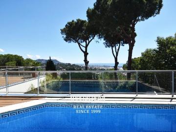 Chalet en venta en Premià de Dalt. Casa a la venta en Premià de Dalt con espectaculares vistas a mar. Chalets Premià de.