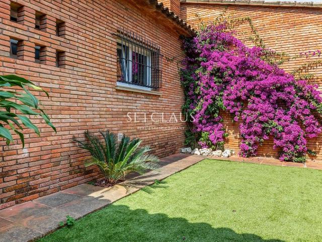 Chalet en venta en Premià de Dalt. Casa única de una sola planta a pie de calle en el Centro de Premiá de Dalt. Chalets Premià de.