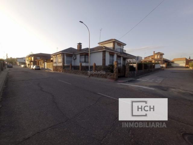 Chalet en venta en Puebla de Montalbán La. CHALET LUMINOSO CON PISCINA. Chalets Puebla de Montalbán.