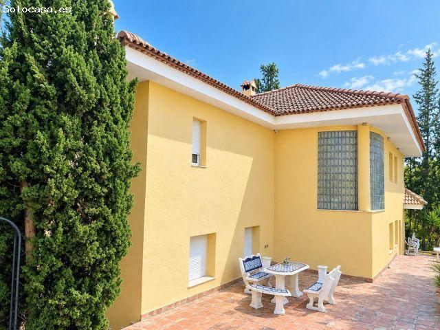 Chalet en venta en Puente Tablas, Jaén, con piscina y pista de tenis