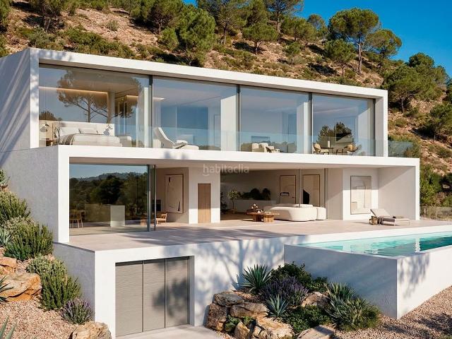 Chalet en venta en Rótova. Villa de 4 dormitorios y 5 baños con piscina y jardín en Valencia. Chalets.