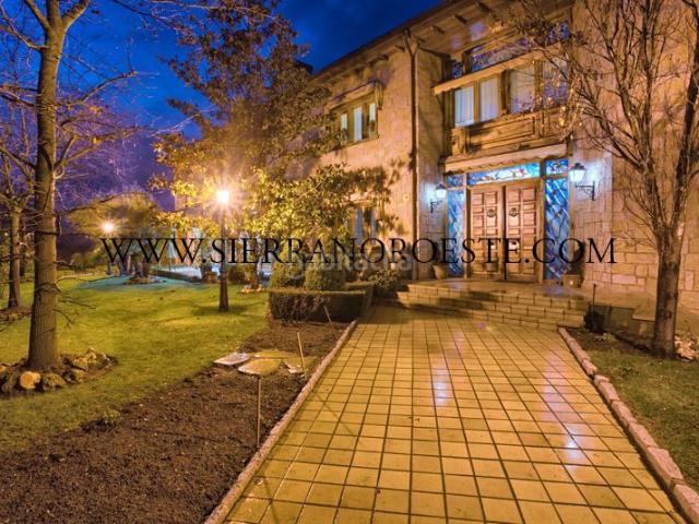 Chalet en venta en Rozas de Madrid Las, El Cantizal. Impresionante chalet de piedra en Monte Rozas con spa. Chalets Rozas de Madrid.
