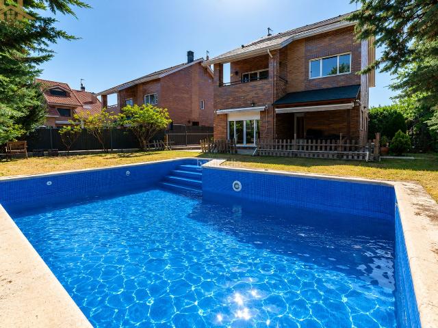 Chalet en venta en Rozas de Madrid Las, Marazuela El Torreón. Casa o chalet independiente en venta en Calle Amapolas. Chalets Rozas de Madrid.