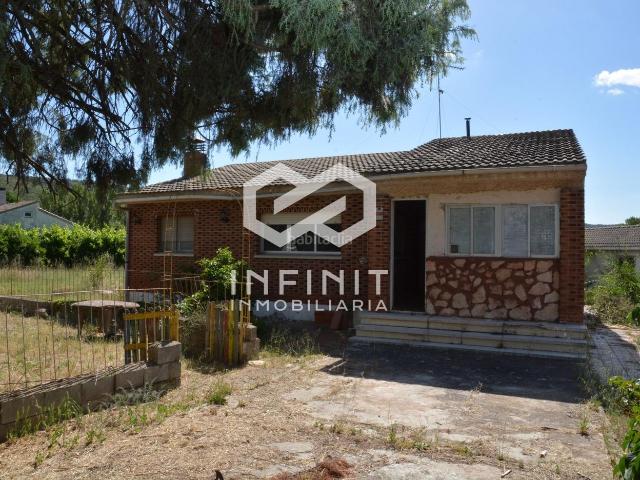 Chalet en venta en Robledillo de Mohernando. 1700 M2 DE LIBERTAD LA OPORTUNIDAD QUE NO VUELVE DOS VECES. Chalets Robledillo de.