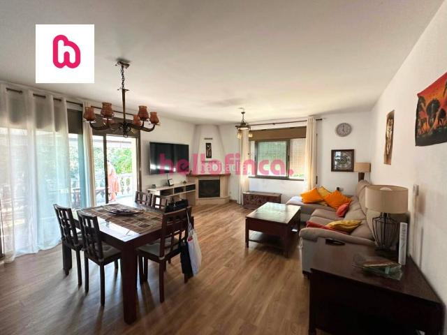 Chalet en venta en Roca del Vallès La. Casa independiente con 2.800m de parcela y placas solares en Urbanización Sant Carles La Roca del Vallès. Chalets Roca del Vallès.