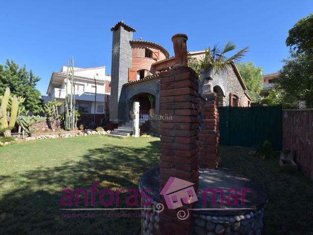 Chalet en venta en Roda de Barà Costa Dorada. Casa independiente a pocos metros de la playa de Roda de Bará. Chalets Roda de.