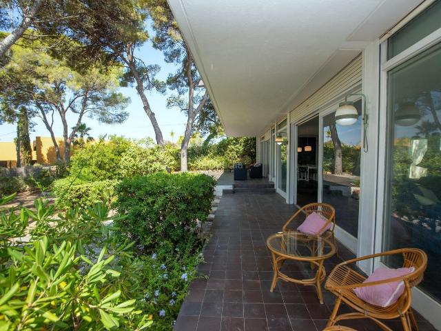 Chalet en venta en Roda de Barà Costa Dorada. Exclusiva villa de diseño con vistas al mar en Roc de Sant Gaietà. Chalets Roda de.