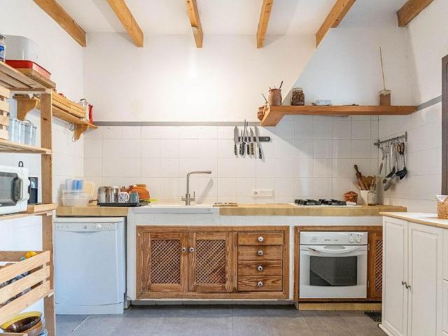 Chalet en venta en calle Del Paradís, Barcelona, de 130 m² 4 habitaciones por 435.000