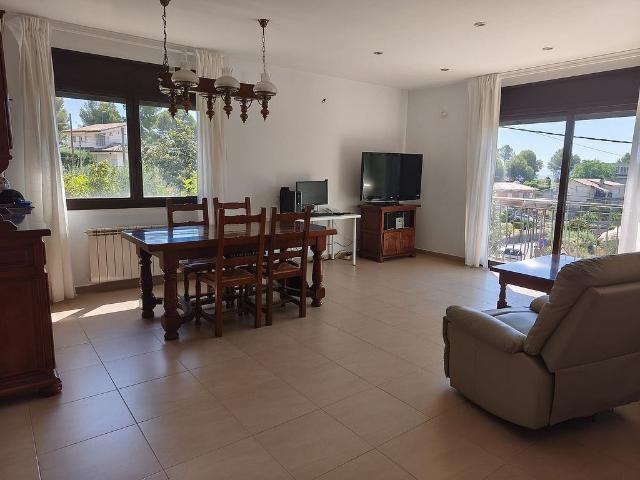 Chalet en venta en ronda Sant Jordi, Abrera, de 284 m² 4 habitaciones por 445.000