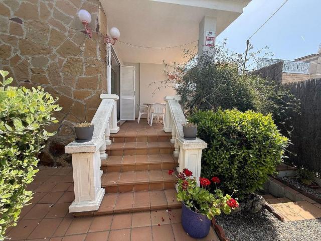 Chalet en venta en ronda Sant Miquel de Segur, Calafell, de 150 m² 4 habitaciones por 420.000
