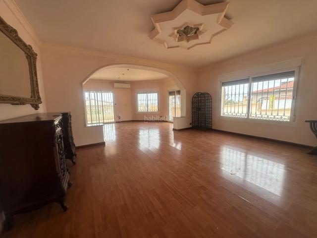 Chalet en venta en Roquetas de Mar, Aguadulce Norte. Chalet en Aguadulce con piscina, porche y garaje. Chalets Roquetas de.