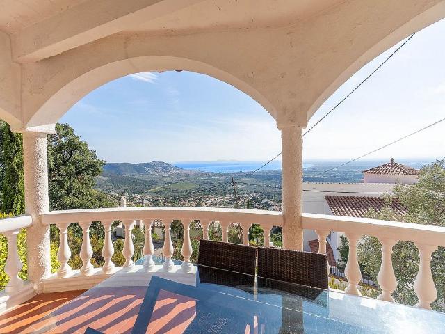 Chalet en venta en calle Cadis, Roses, de 187 m² 3 habitaciones por 425.000