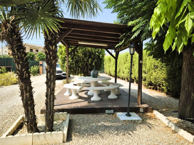Chalet en venta en Rosselló. CASA CON PISCINA. Chalets.